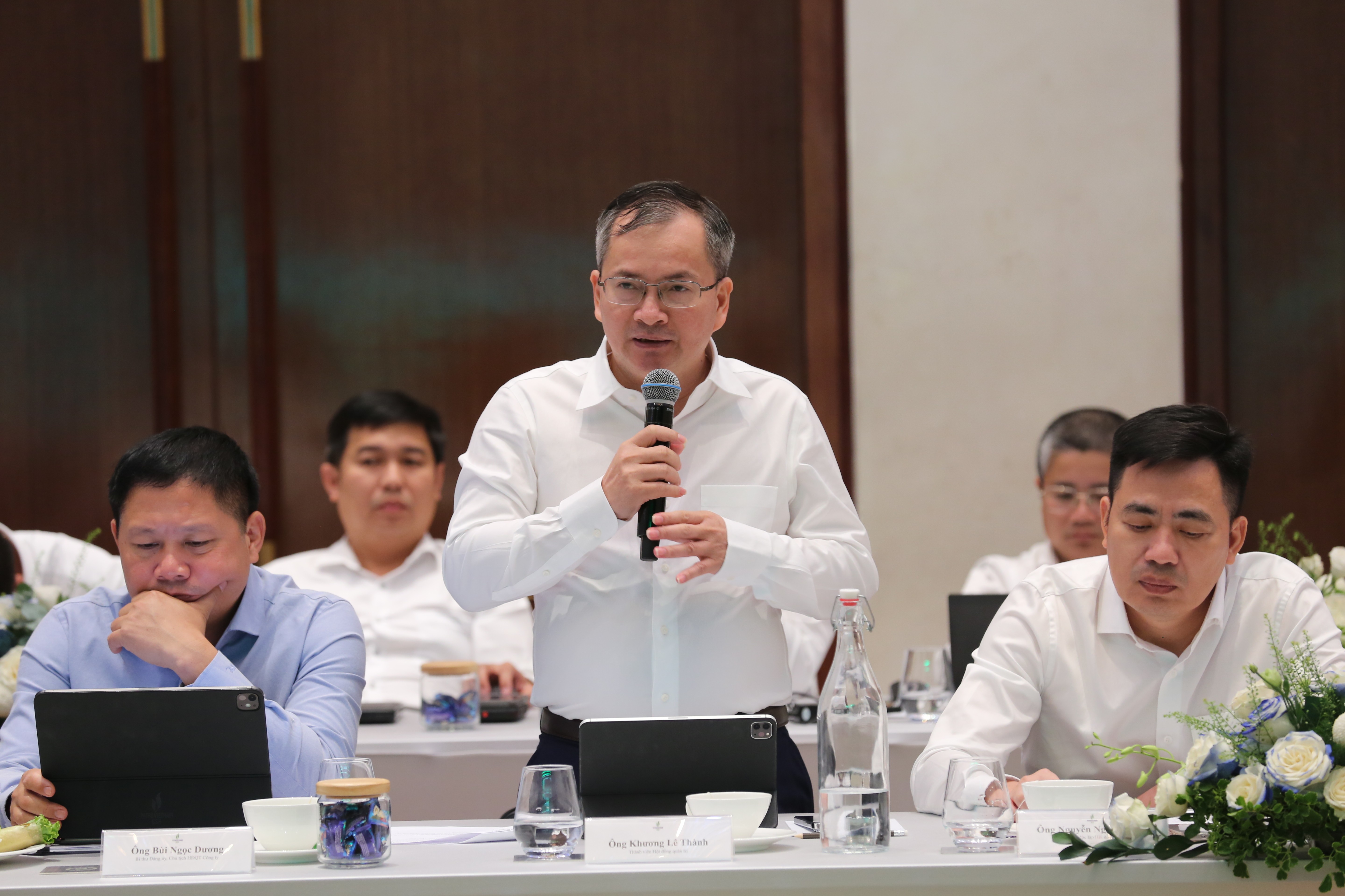 Thành viên HĐQT BSR Khương Lê Thành phát biểu, đề xuất các giải pháp nâng cao hiệu quả công tác đầu tư và quản trị dự án