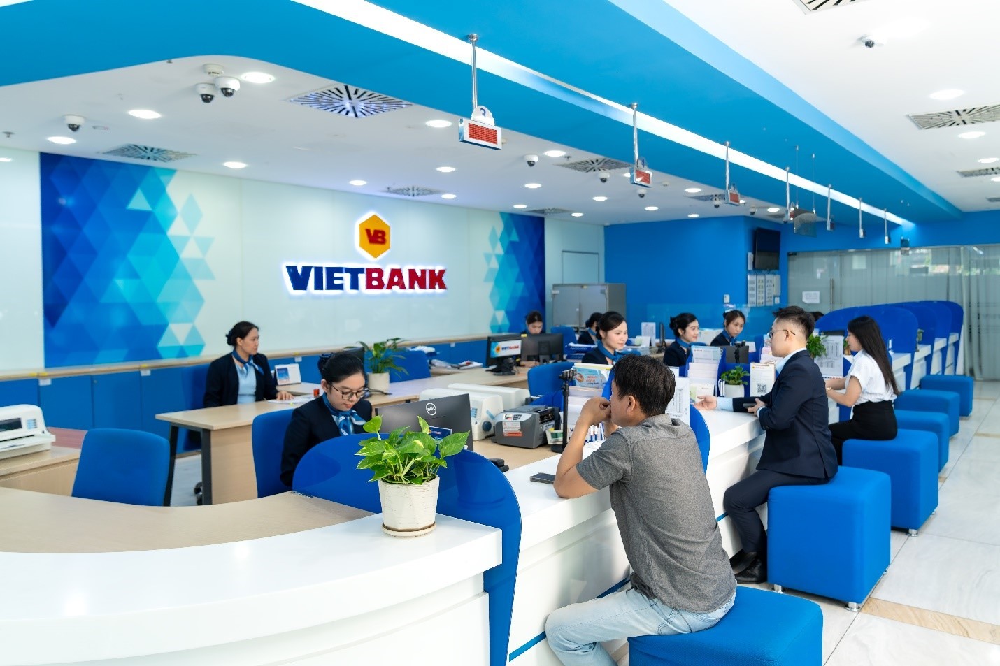 vietbank-bao-lai-truoc-thue-ban-nien-gan-944-ty-dong-1785411381.jpg