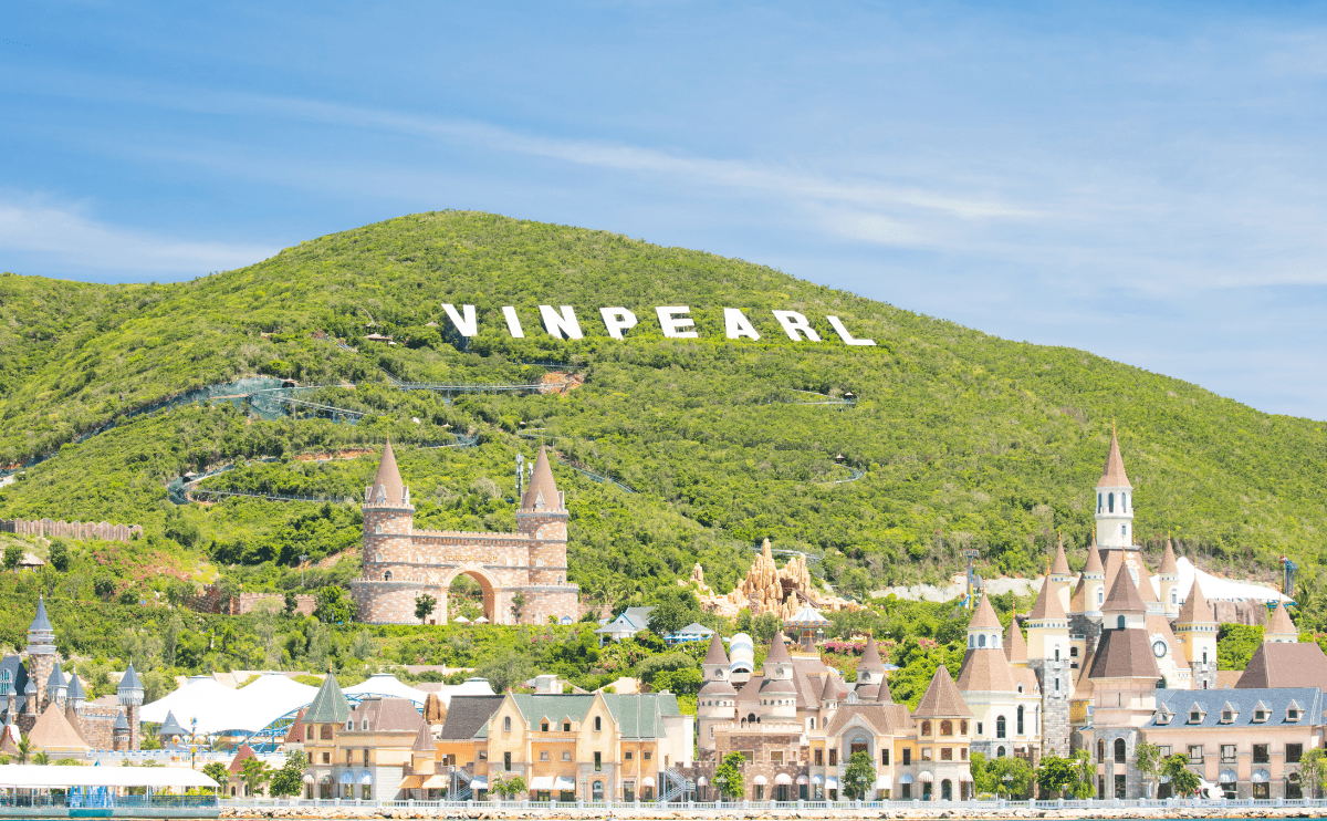 vinpearl-bao-lai-ban-nien-hon-2140-ty-dong-hoan-thanh-71-ke-hoach-nam-1-1785492113.png