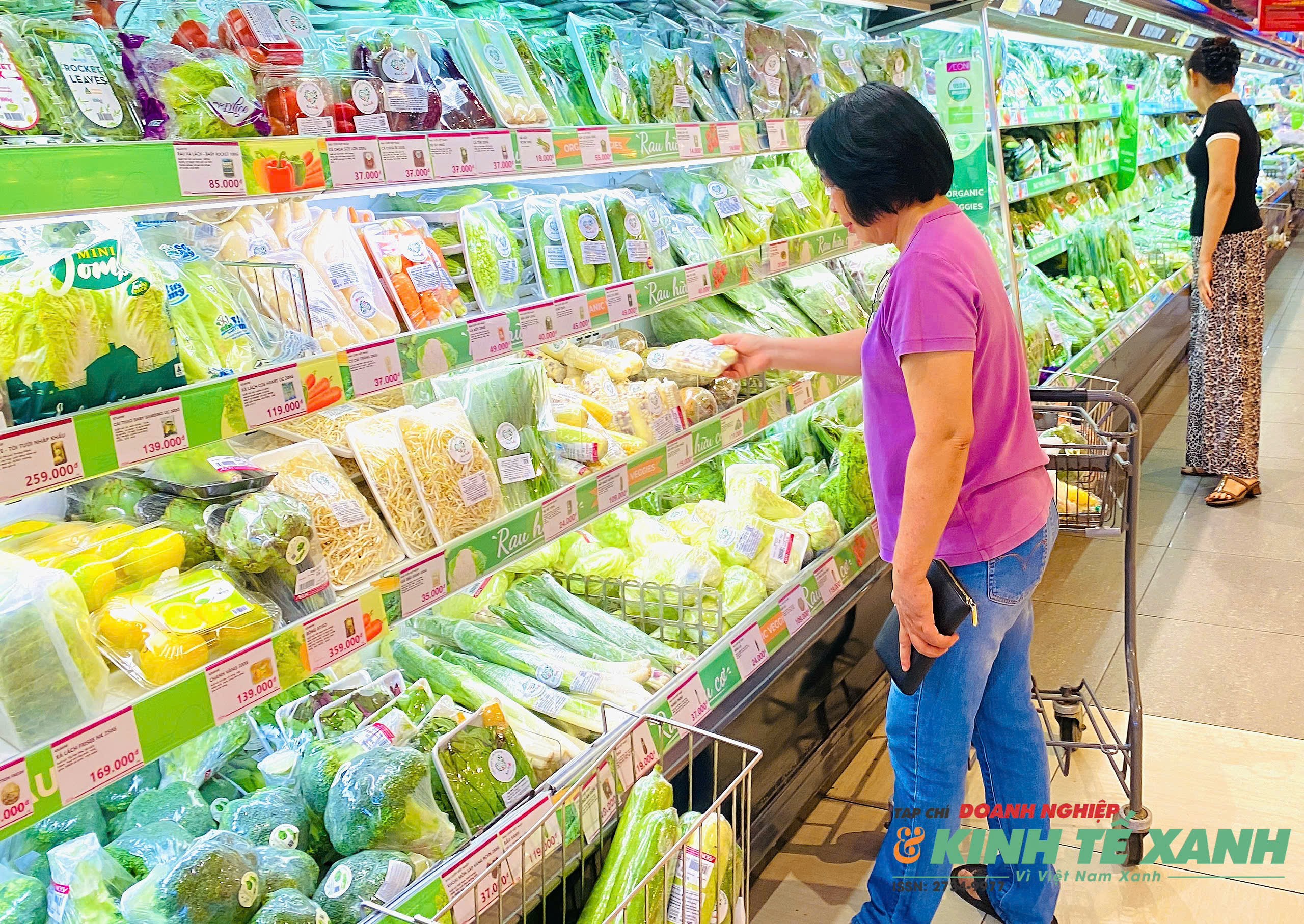 Thành phố thúc đẩy triển khai mã số vùng trồng, truy xuất nguồn gốc bằng công nghệ số, qua đó minh bạch hóa quy trình sản xuất, nâng cao khả năng kiểm soát chất lượng và tạo niềm tin đối với người tiêu dùng. (Ảnh: Võ Nga)