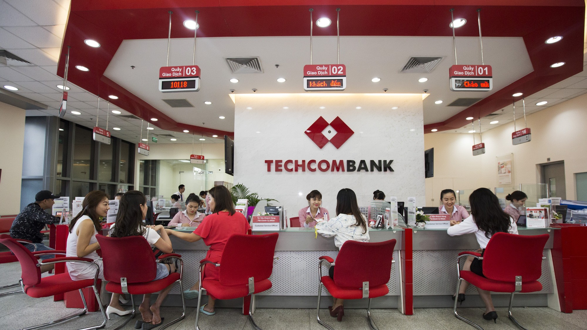 Đến hết quý II/2026, Techcombank phục vụ 14,1 triệu khách hàng cá nhân, trong đó 98% giao dịch được thực hiện qua kênh ngân hàng số. (Ảnh minh hoạ)