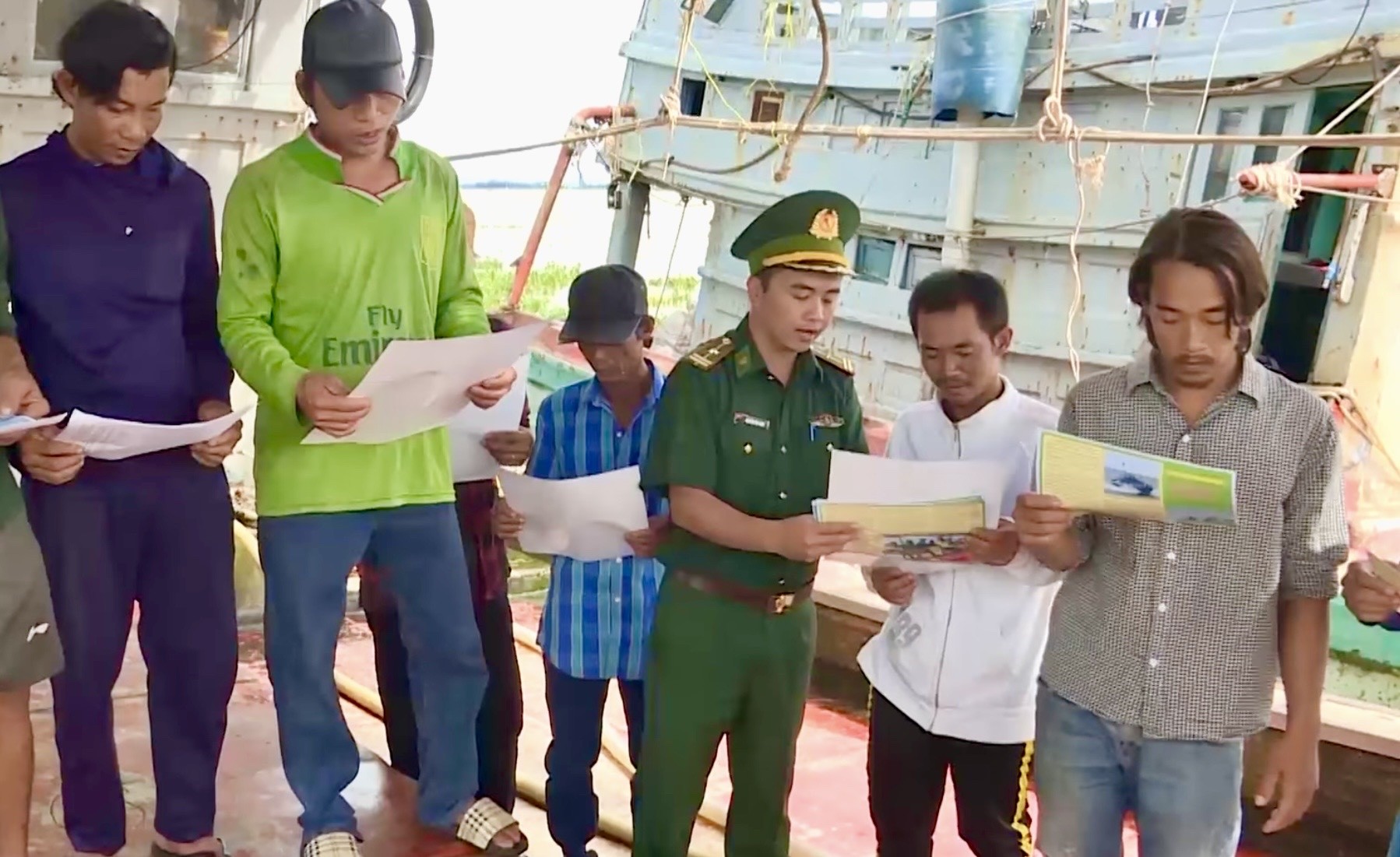 An Giang quyết liệt chống khai thác IUU, chung tay cùng cả nước gỡ “Thẻ vàng” EC - Ảnh 2