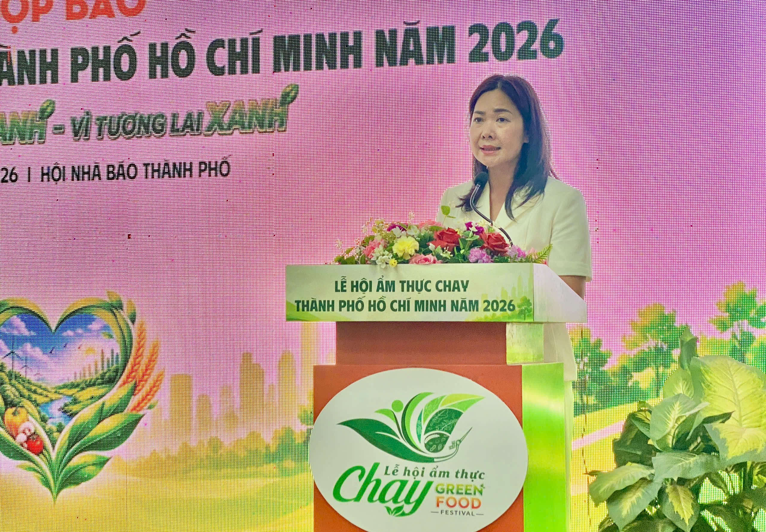 Bà Nguyễn Thị Hằng, Ủy viên thường vụ, Phó Chủ tịch UBND phường Bình Phú. (Ảnh: Võ Nga)