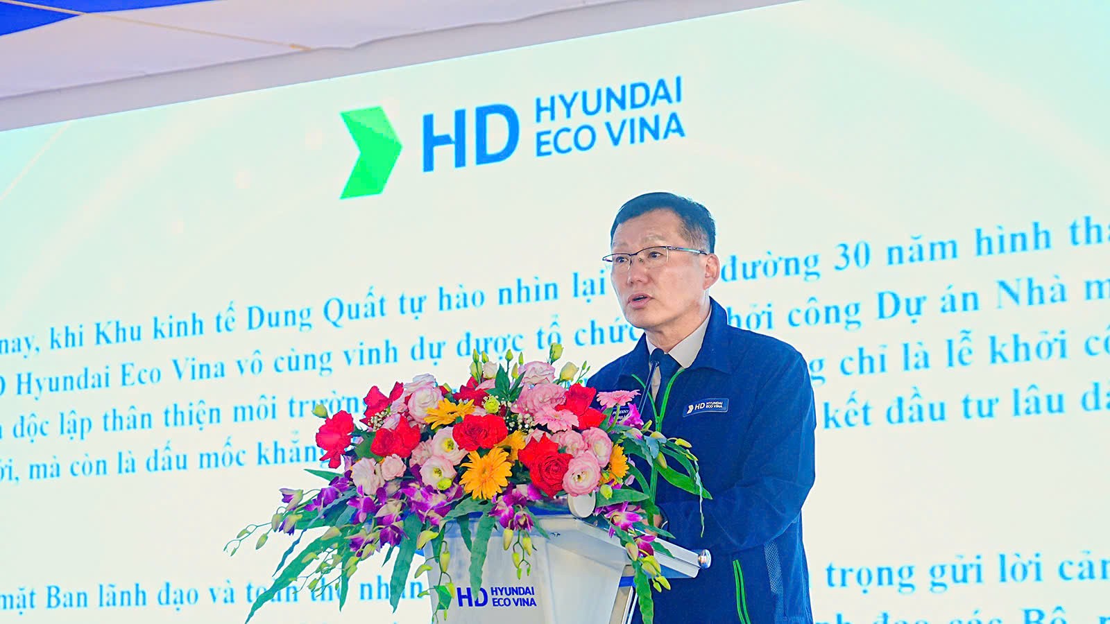 Chủ tịch, TGĐ công ty HD Hyundai Eco Vina phát biểu cam kết triển khai dự án đúng tiến độ, bảo đảm chất lượng, an toàn và tuân thủ các quy định về bảo vệ môi trường.