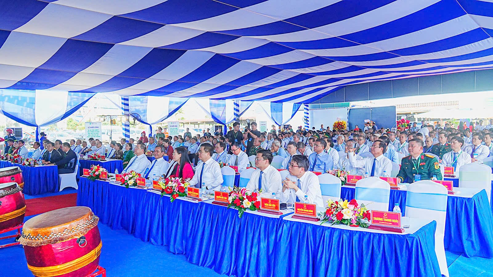 Các đồng chí lãnh đạo Trung ương, bộ ngành, cơ quan quản lý nhà nước, các đối tác và khách hàng chiến lược trong và ngoài nước tham dự Lễ khởi công.