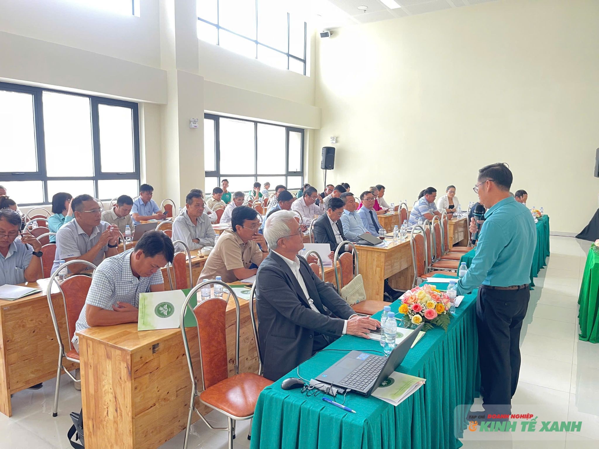 Gỡ điểm nghẽn vốn, liên kết chuỗi để nâng cao giá trị ngành hàng lúa gạo - Ảnh 1