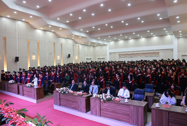 YersinUni tổ chức lễ tốt nghiệp lần thứ 20, vinh danh 886 tân khoa - Ảnh 3