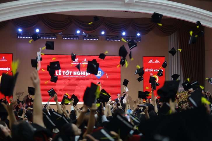 YersinUni tổ chức lễ tốt nghiệp lần thứ 20, vinh danh 886 tân khoa - Ảnh 5