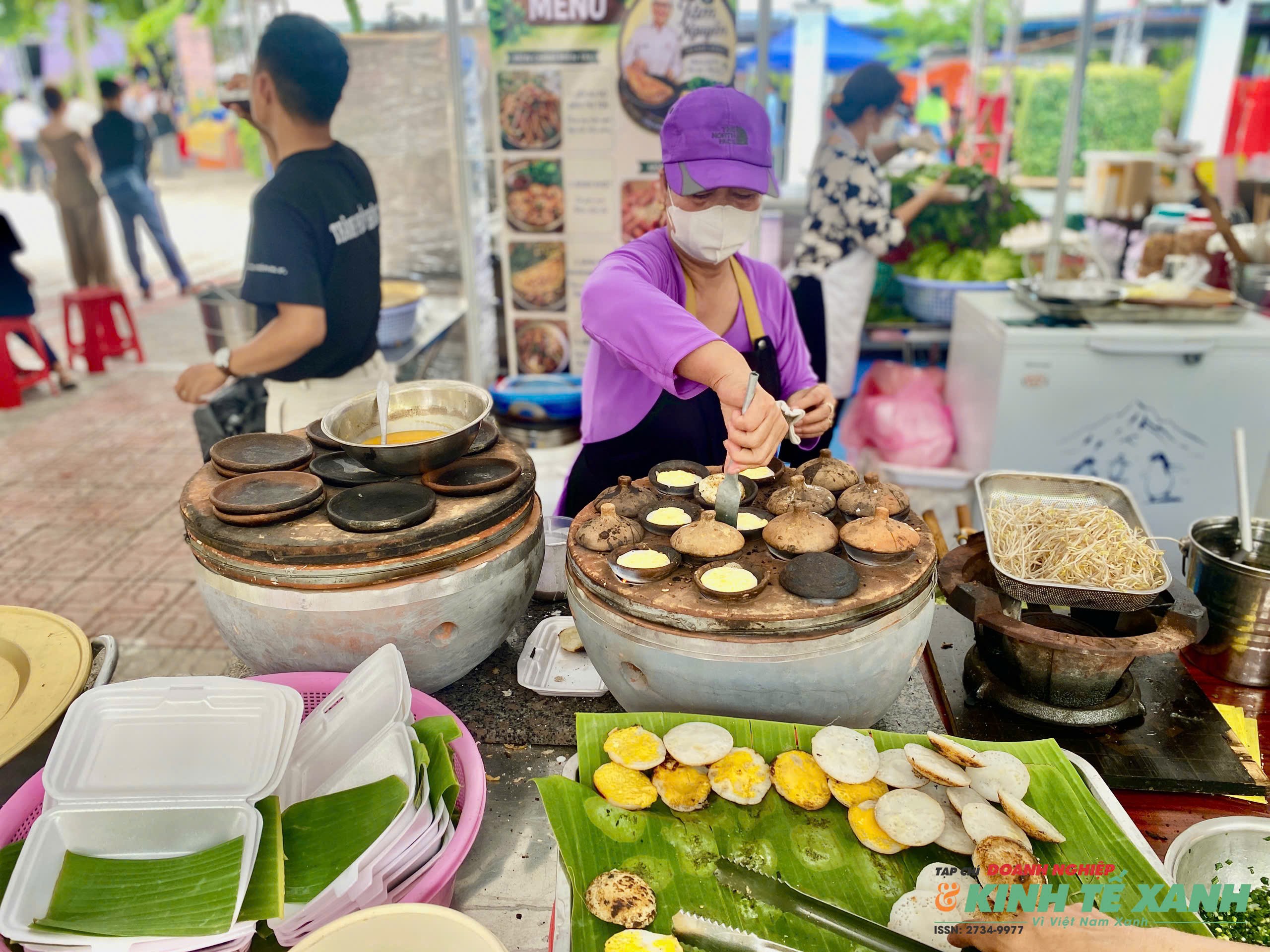 Lễ hội năm nay quy tụ hàng trăm gian hàng đến từ tất cả các vùng miền trên toàn cả nước. (Ảnh: Võ Nga)