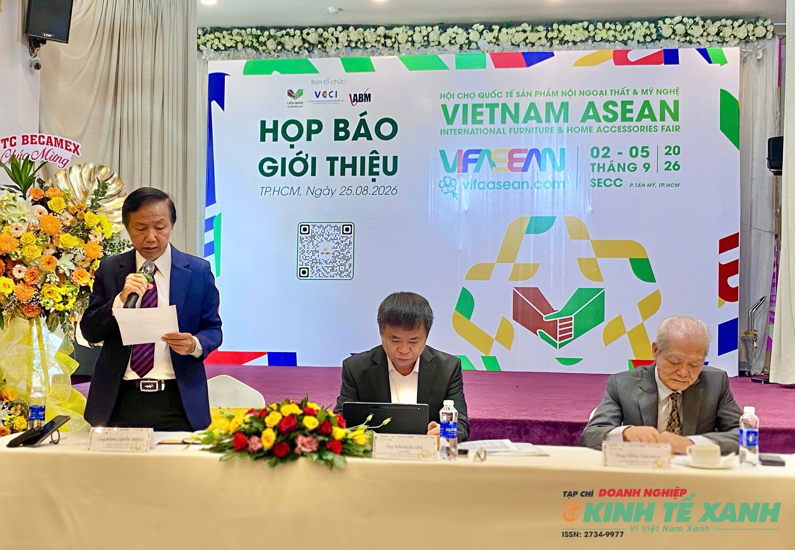 Ông Đặng Quốc Hùng, Tổng Giám đốc Công ty CP Triển lãm VIFA Liên Minh thông tin về Hội chợ Quốc tế Sản phẩm Nội Ngoại thất & Mỹ nghệ Việt Nam ASEAN lần thứ 4 - VIFA ASEAN 2026. (Ảnh: Võ Nga)