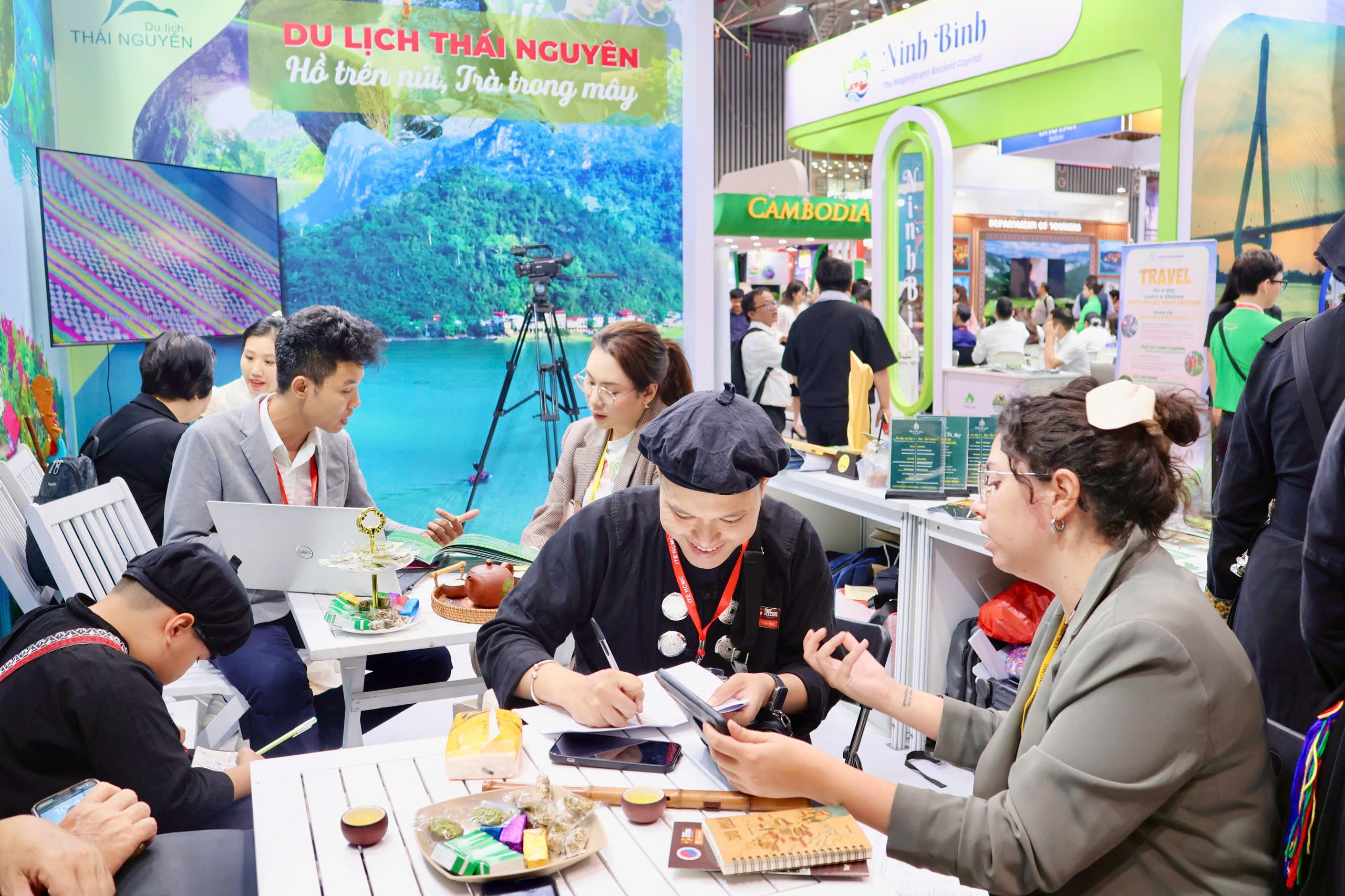 Thái Nguyên quảng bá tiềm năng, sản phẩm du lịch xanh tại TP.HCM, hướng tới mục tiêu đón 1 triệu khách quốc tế vào năm 2030. 