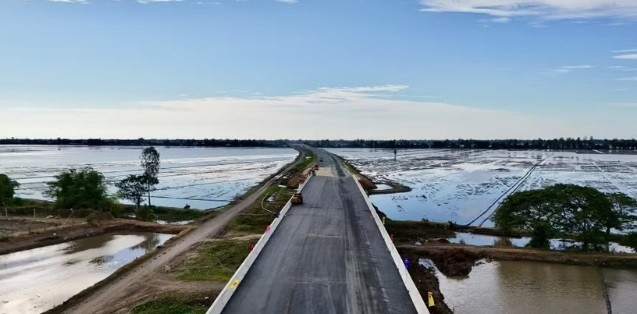 Dự án đầu tư xây dựng đường bộ cao tốc Châu Đốc-Cần Thơ-Sóc Trăng giai đoạn 1. (Ảnh: Thanh Sang)