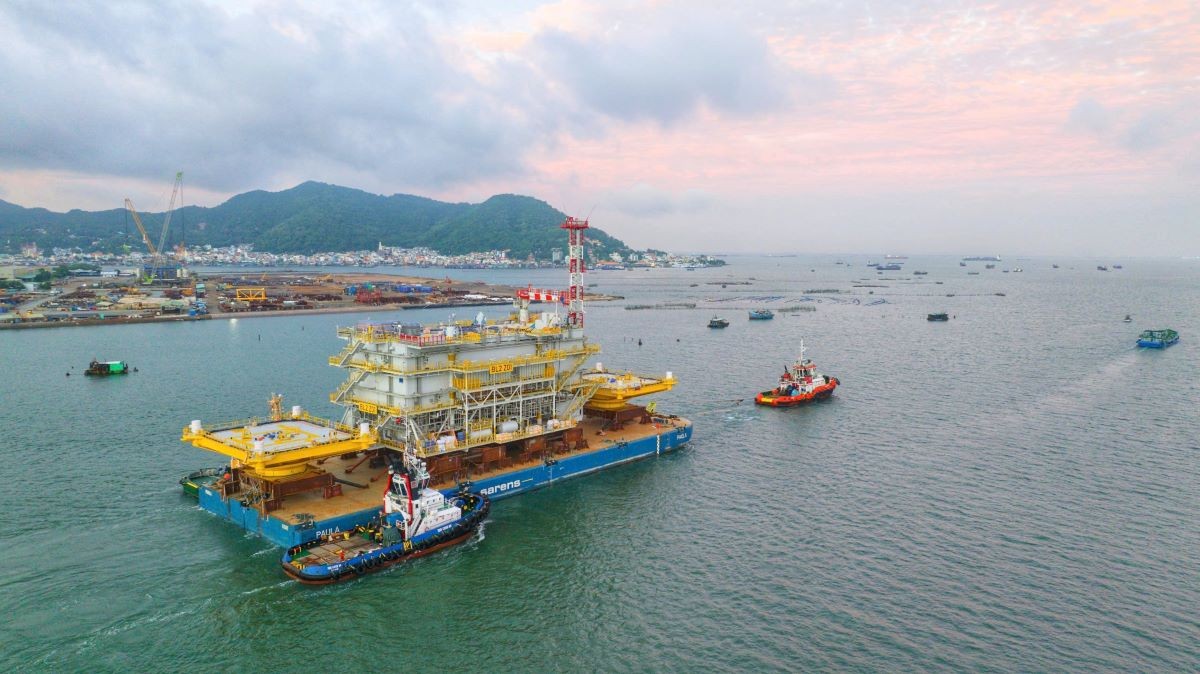 Các trạm biến áp đang trên hành trình vượt biển từ Việt Nam đến châu Âu. (Ảnh: Petrovietnam)