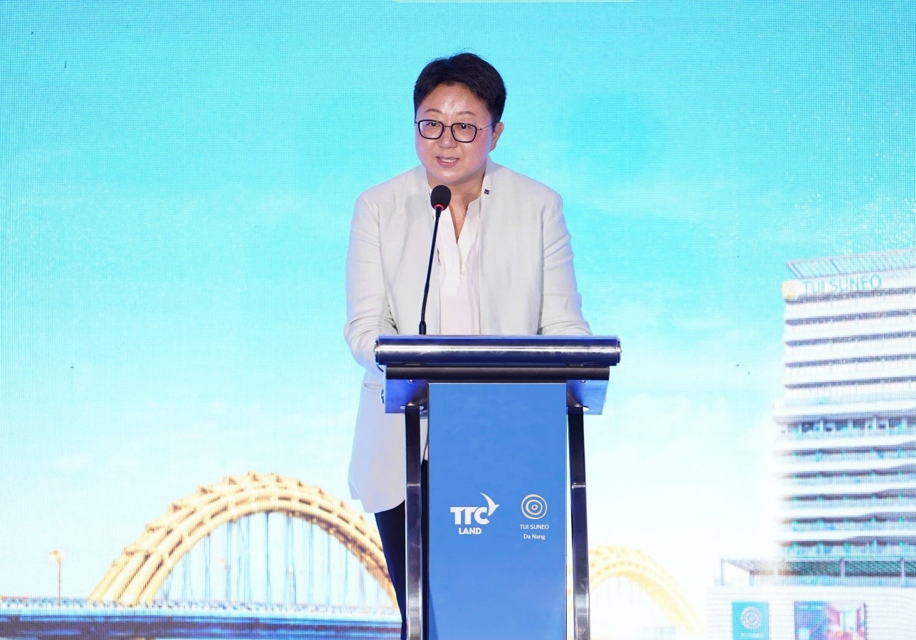 Tiến sĩ Huilian Duan - Giám đốc Điều hành TUI Hotels & Resorts khu vực châu Á - Thái Bình Dương và Châu Mỹ cho rằng mối quan hệ hợp tác giữa TUI Hotels & Resorts và Tập đoàn TTC được xây dựng trên nền tảng những giá trị chung, sự tin tưởng lẫn nhau và niềm tin mạnh mẽ vào tương lai của ngành du lịch Việt Nam.