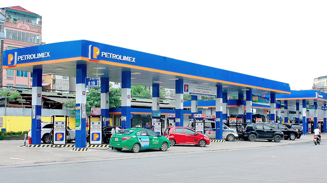Petrolimex đã bán thành công toàn bộ 23,3 triệu cổ phiếu quỹ, thu về hơn 800 tỷ đồng. (Ảnh minh hoạ)