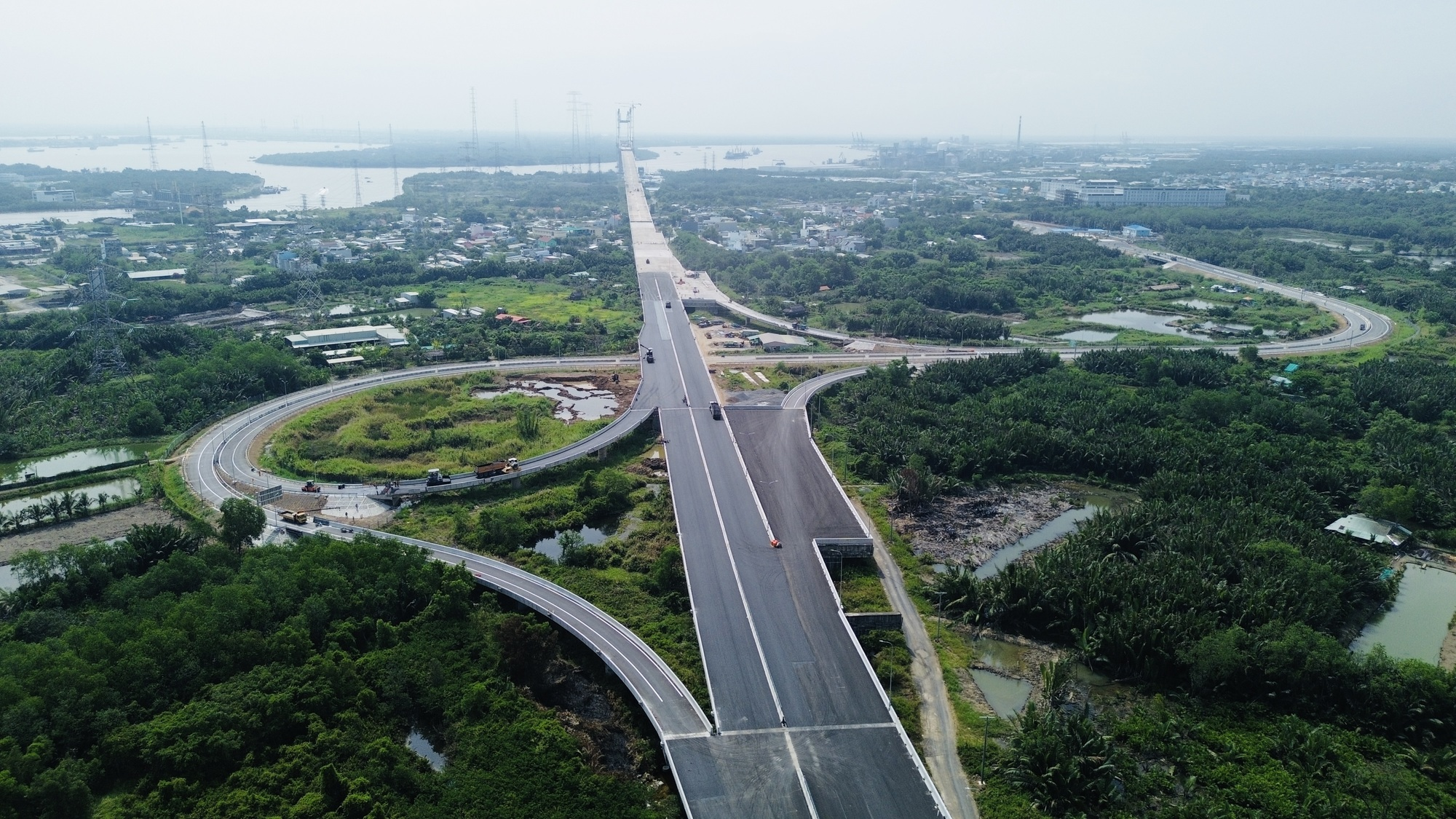 Cao tốc Bến Lức - Long Thành đang hoàn tất những công đoạn cuối trước khi đưa vào khai thác. (Ảnh: IT)