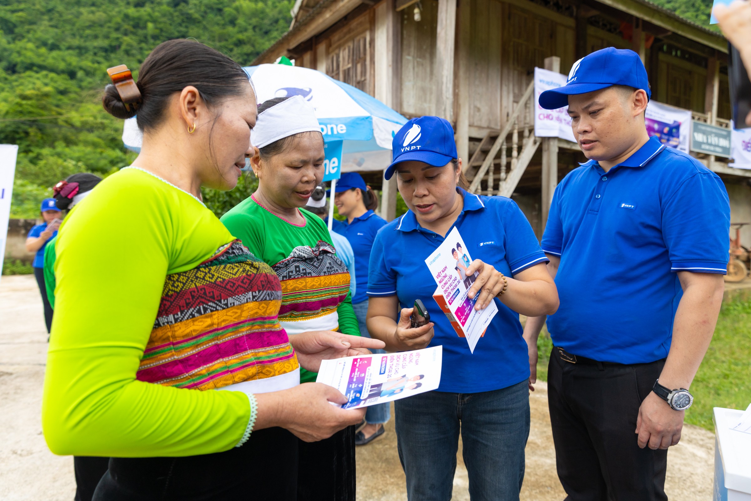 vnpt-da-trien-khai-ho-tro-khach-hang-chuyen-doi-sim-4g-1789731604.jpg