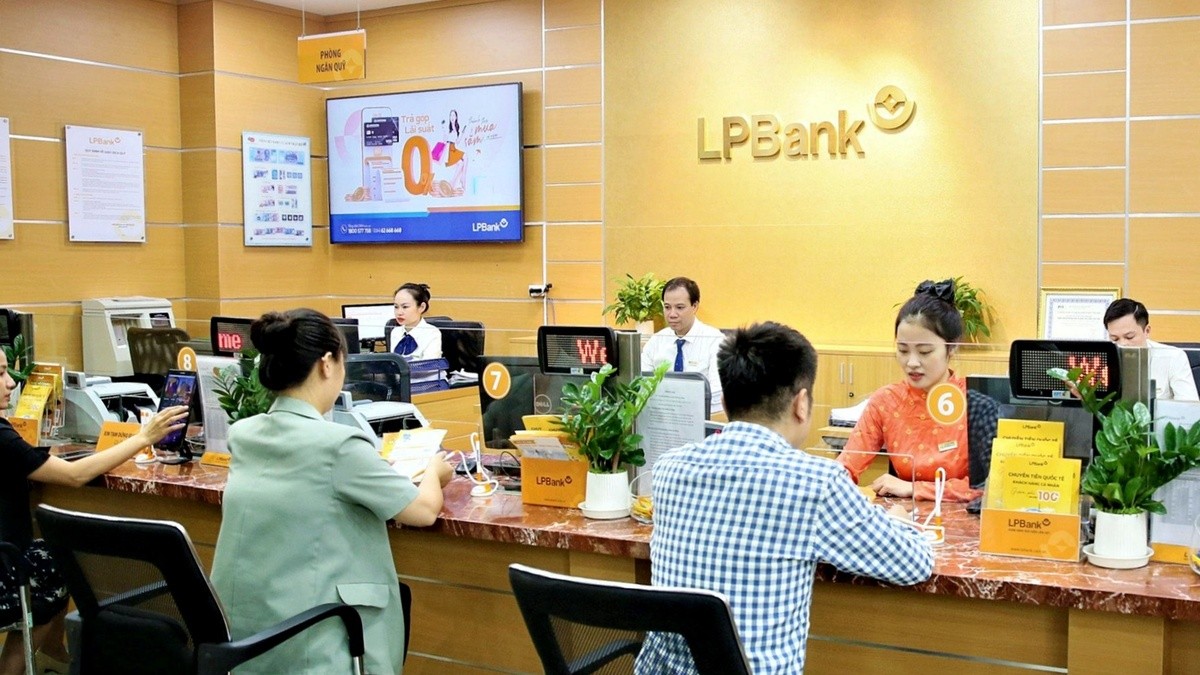 ngan-hang-lpbank-lpb-tang-muc-tieu-lai-nam-nay-muon-chao-ban-800-trieu-co-phieu661bf2d8eafd5-1720687214387633348777-1-1790012650.jpg
