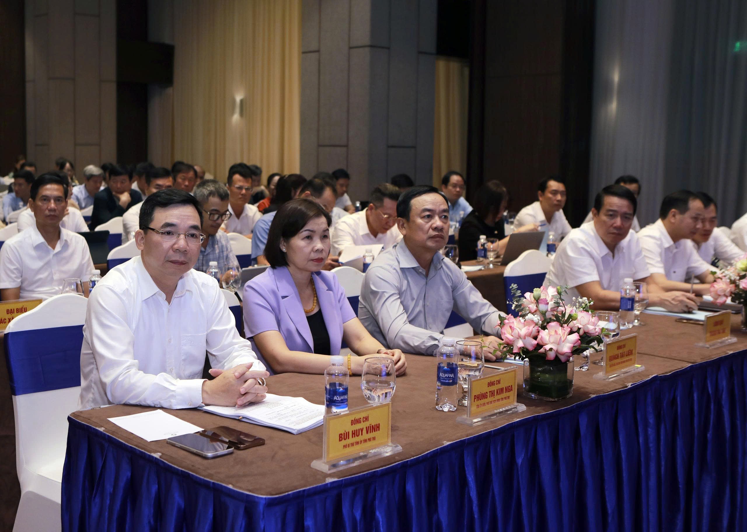 cac-dai-bieu-du-hoi-nghi-2-1790167982.jpg