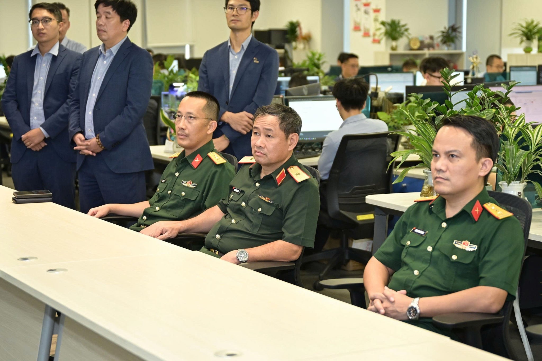 Đoàn trực tiếp tới tham quan và kiểm tra tại Khối Công nghệ thông tin MB.