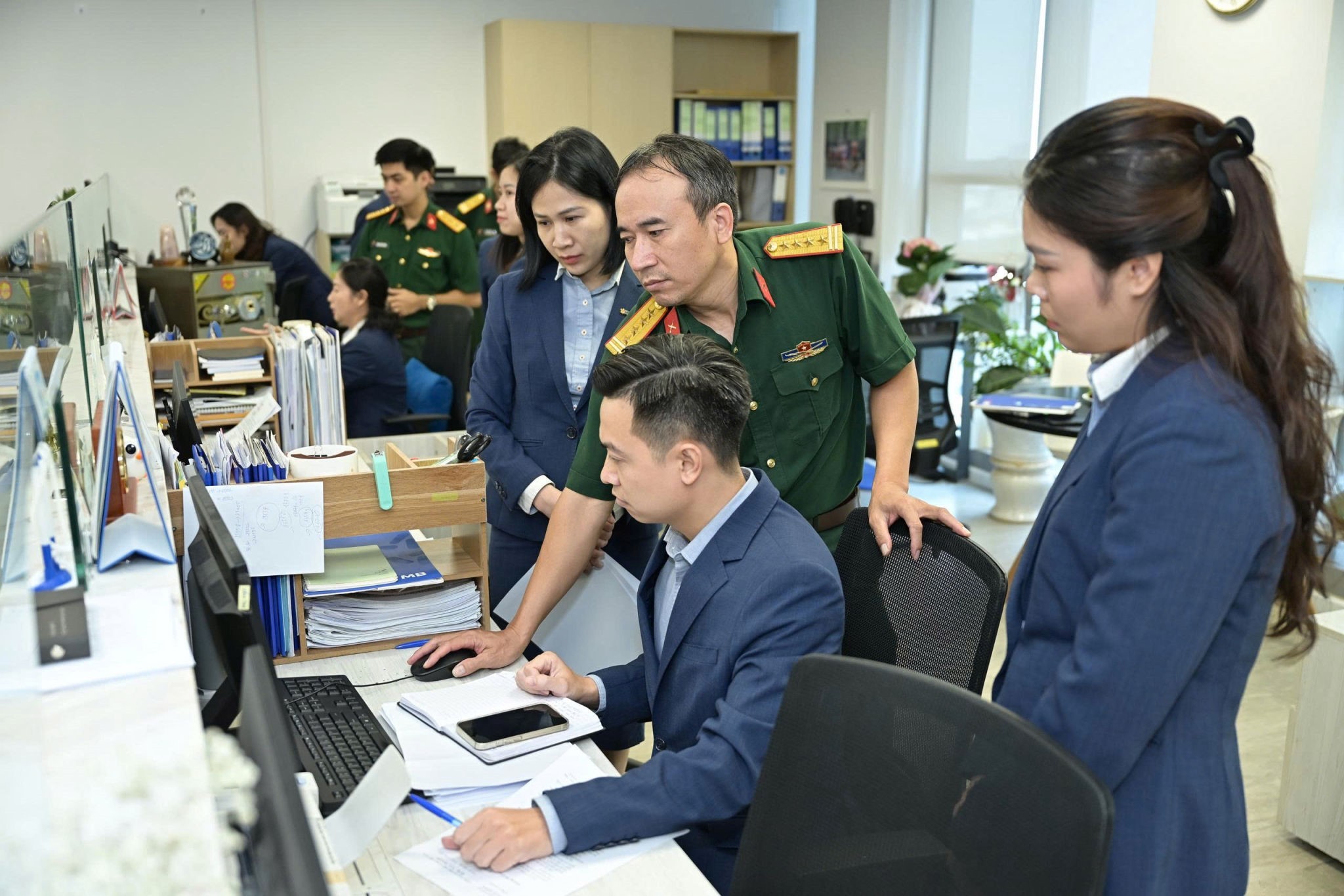 Khối Hành chính về công tác cải cách thủ tục hành chính.
