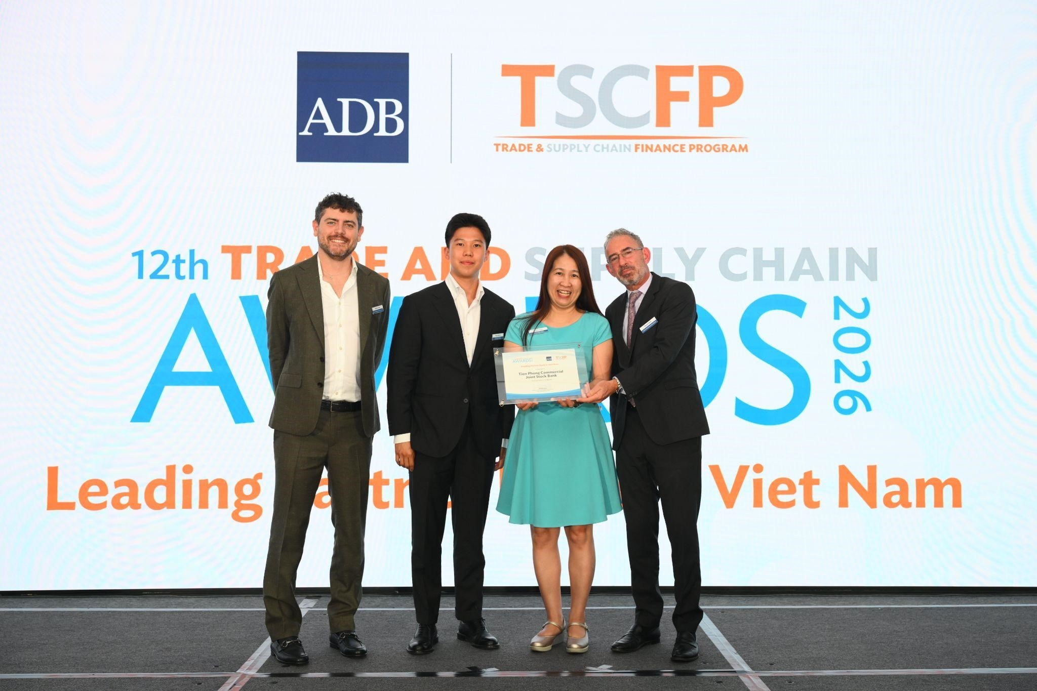 adb-vinh-danh-tpbank-la-ngan-hang-doi-tac-hang-dau-tai-viet-nam-1790326471.jpg