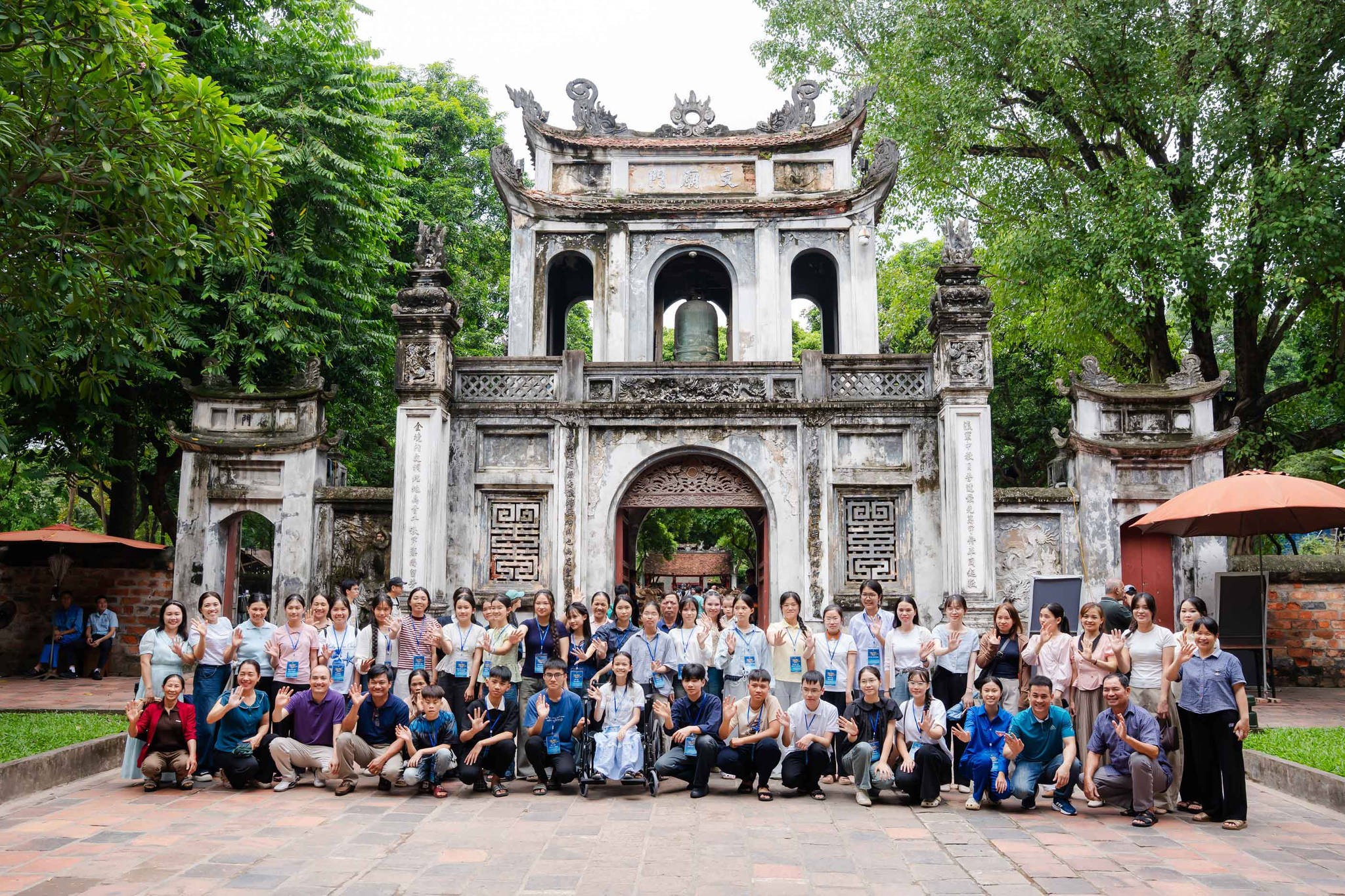Học sinh nhận Học bổng Kiến tạo 2026 cùng giáo viên và học sinh cố vấn tham gia hoạt động trải nghiệm tại Hà Nội trước lễ trao học bổng.