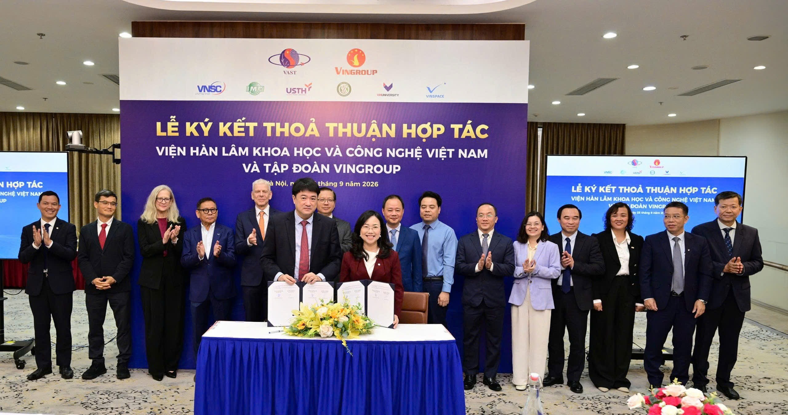 Đại diện hai bên chứng kiến Lễ ký kết.