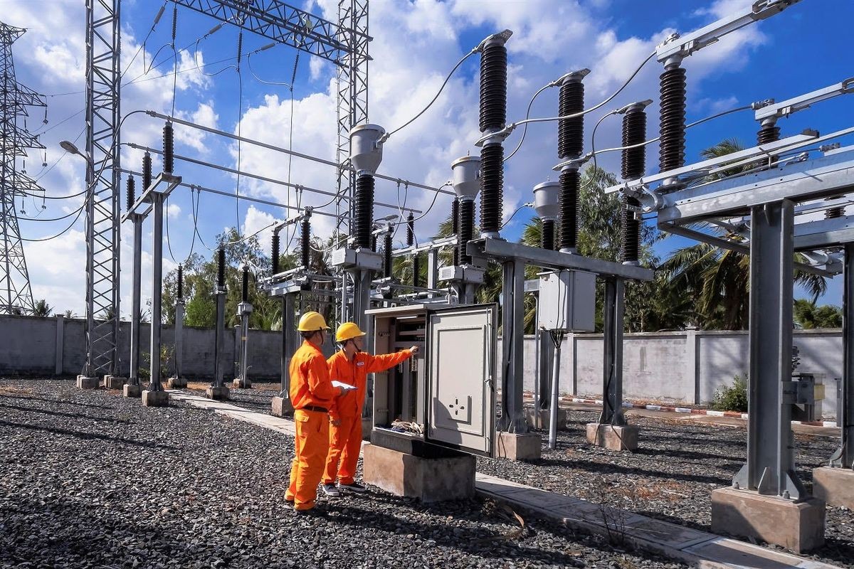 Ngành điện đang chuyển từ cách tiếp cận “nhà đầu tư đến đâu, đầu tư điện đến đó” sang chủ động chuẩn bị hạ tầng theo quy hoạch thu hút đầu tư. (Ảnh minh hoạ)