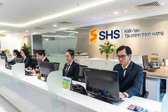 SHS trả cổ tức với tỷ lệ 5% mệnh giá, tương ứng 500 đồng/cổ phiếu, tổng giá trị gần 450 tỷ đồng. (Ảnh minh hoạ)
