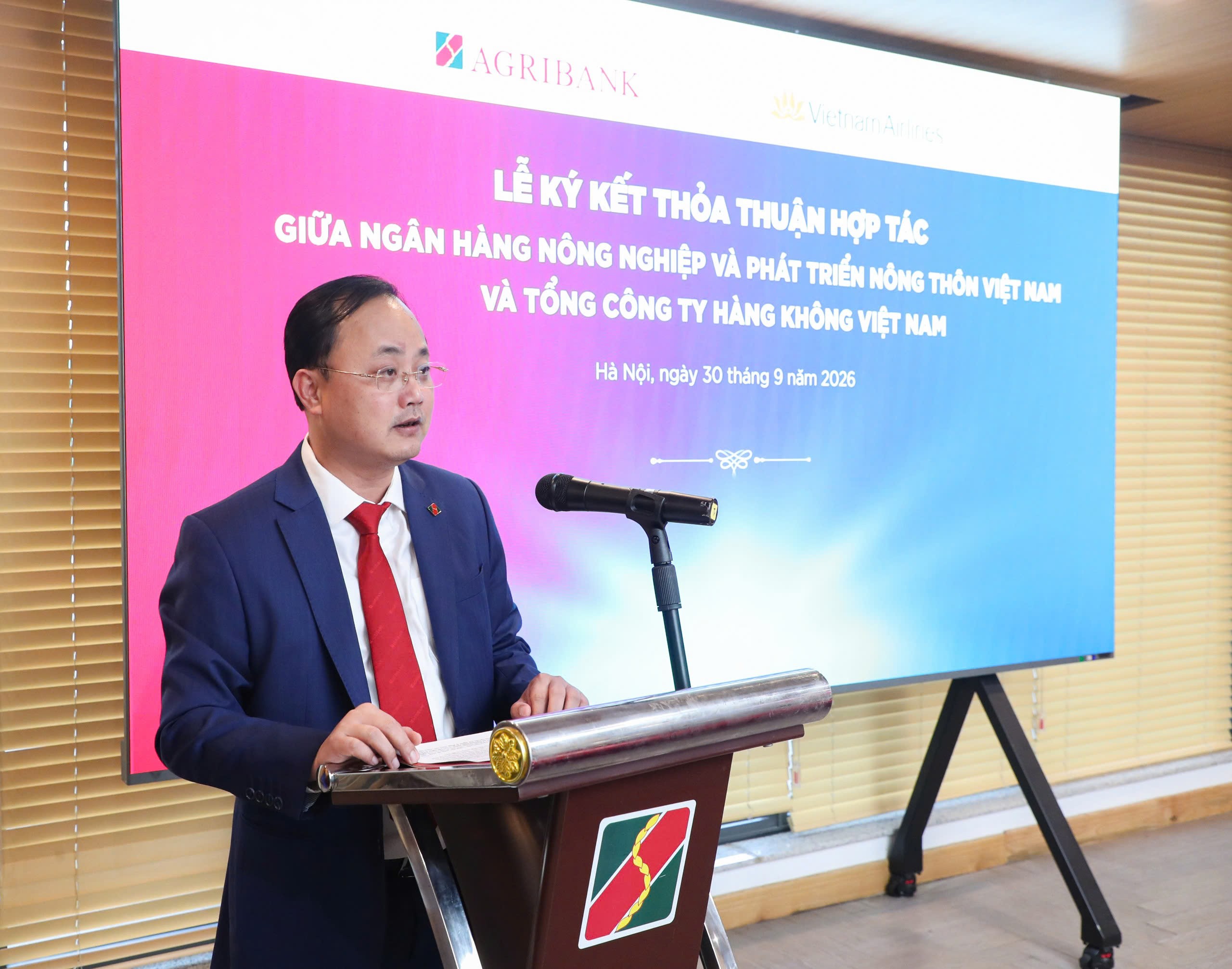 agribank-va-vietnam-airlines-to-huy-vu-1790817667.jpg