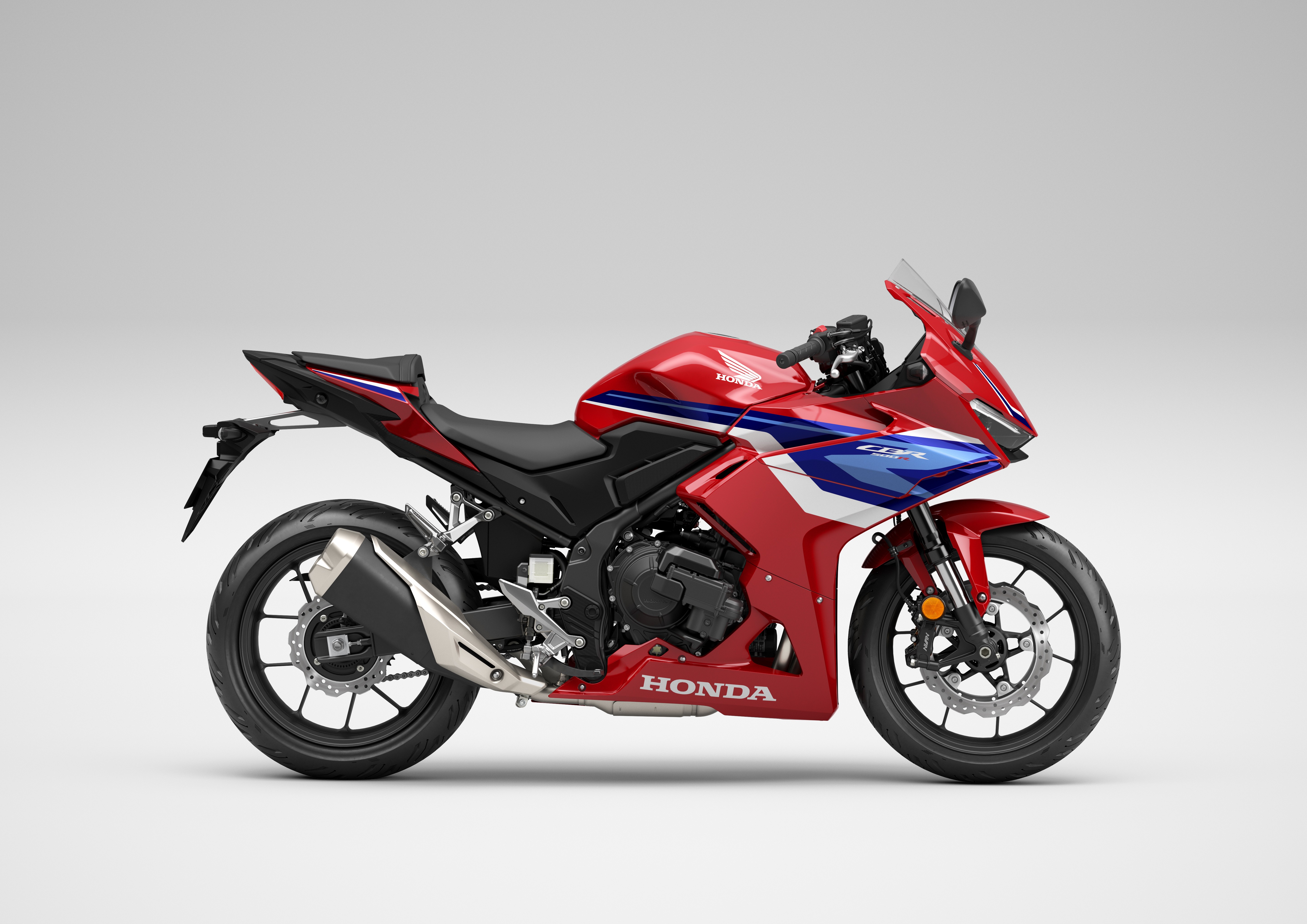 ban-sao-cua-2026-cbr500r-studio-a002-e-clutch-r-380-grandprixred-rhside-m-1791260944.jpg