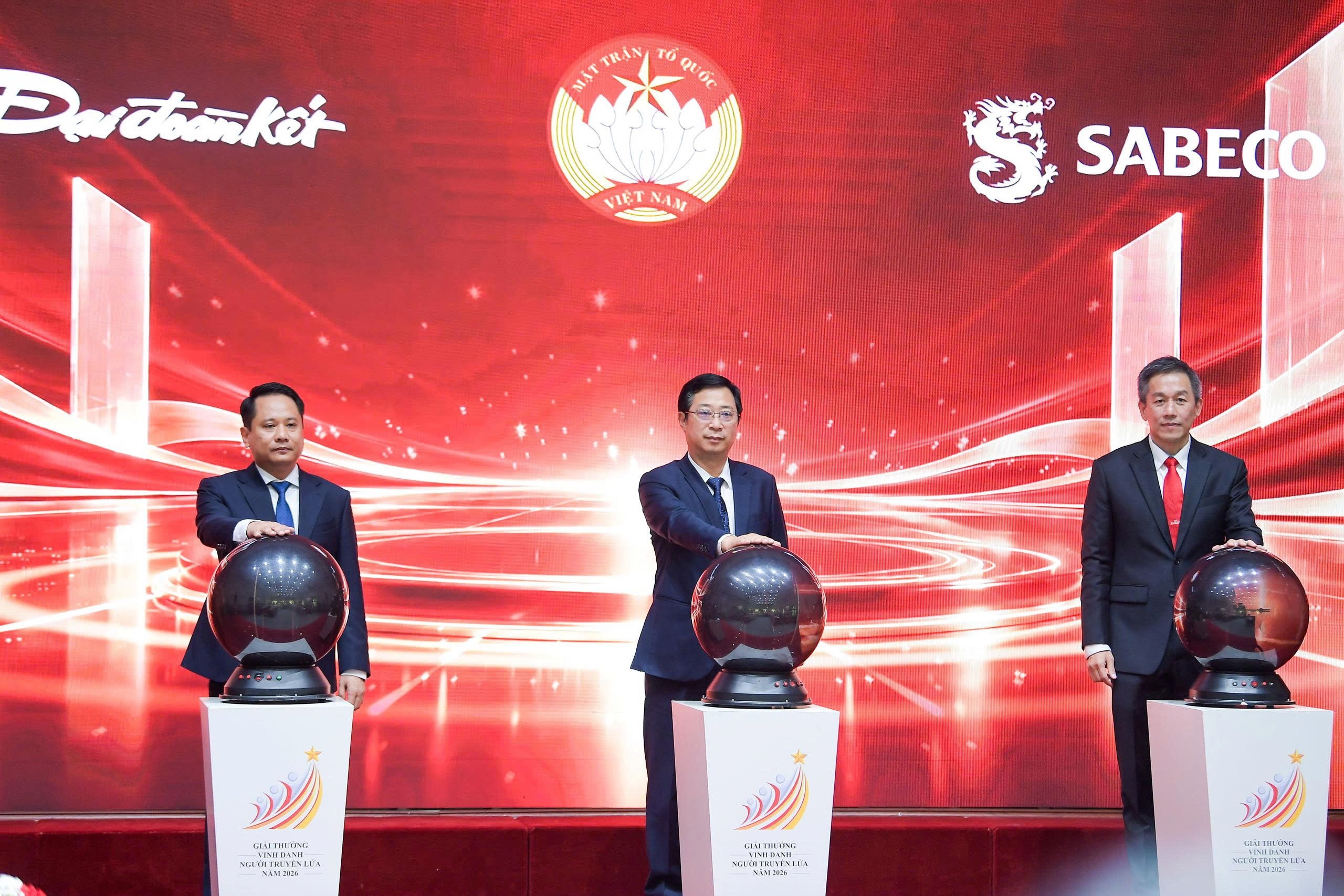 khoanh-khac-giai-thuong-vinh-danh-nguoi-truyen-lua-duoc-chinh-thuc-khoi-dong-1792145562.jpg