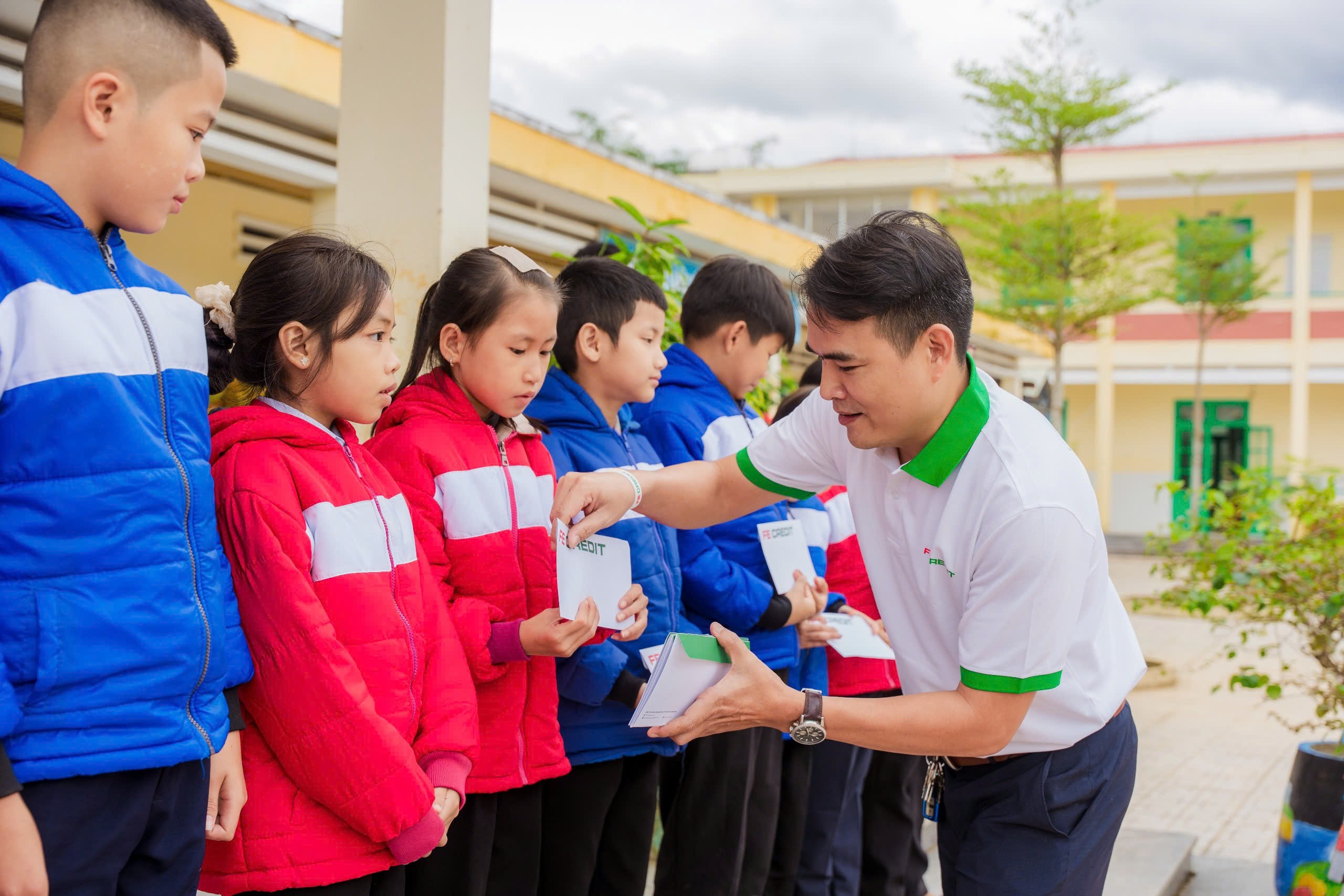 FE CREDIT kiên định với hành trình “Sát cánh vì cộng đồng, hiện thực hoá ước mơ” suốt 16 năm qua. (Ảnh: FE CREDIT)