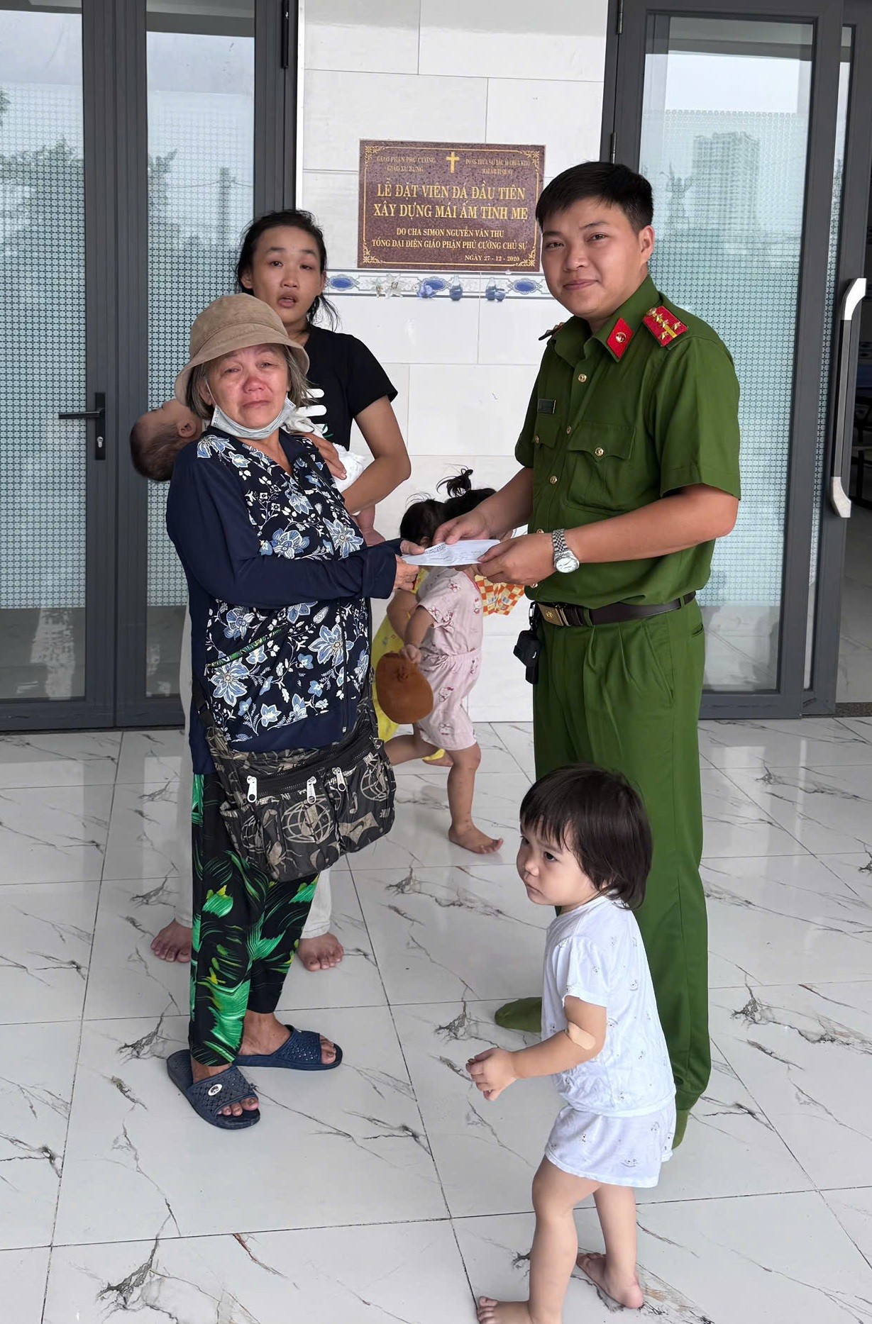 Công an TP. Hồ Chí Minh: chung tay bảo vệ 11 trẻ em bị ảnh hưởng bởi ma túy - Ảnh 2