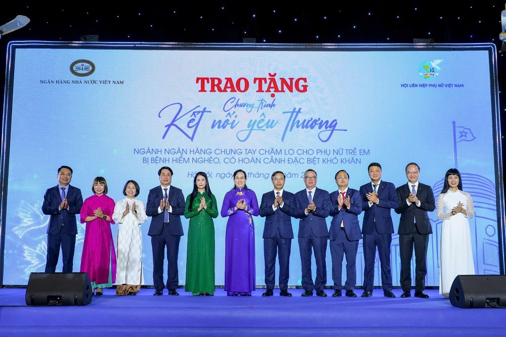 nhnn-mo-rong-ho-tro-phu-nu-tiep-can-tin-dung-tai-chinh-so-va-tai-chinh-xanh-8-1792423333.jpg