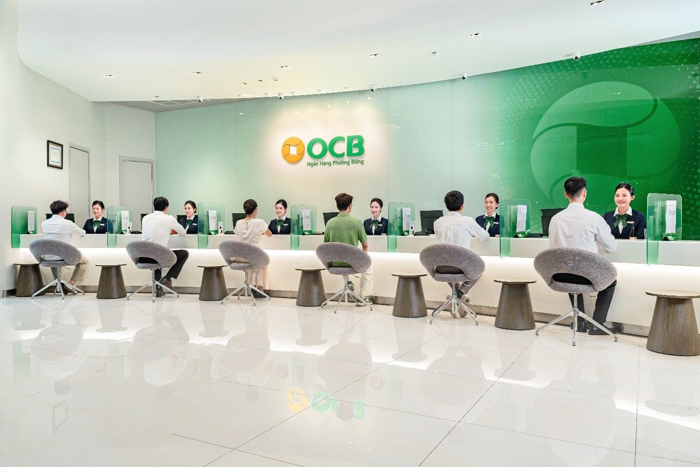 OCB đẩy mạnh chuyển đổi số thông qua nền tảng OCB OMNI và hạ tầng Open API với hàng nghìn cổng kết nối, hỗ trợ tích hợp dịch vụ vào hệ sinh thái của các đối tác.