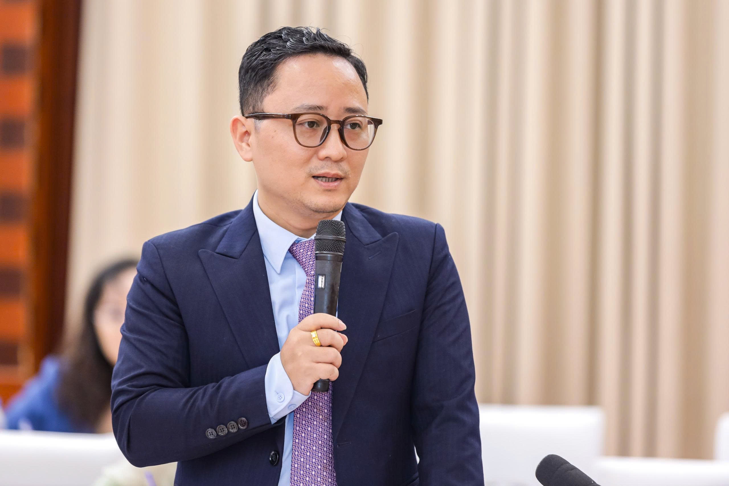ong-bui-the-anh-1792595009.jpg