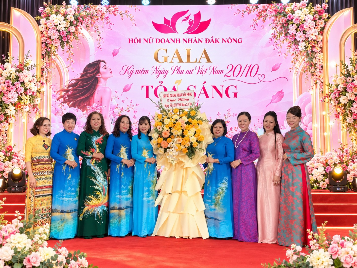 Hội Nữ doanh nhân Đắk Nông kết nối doanh nghiệp, tôn vinh nữ doanh nhân qua tà áo dài - Ảnh 12