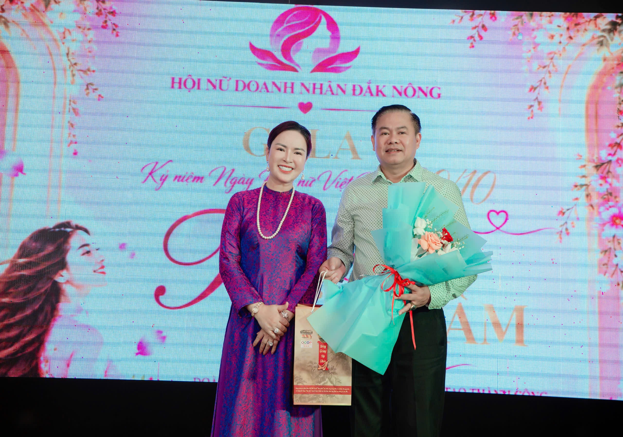 Hội Nữ doanh nhân Đắk Nông kết nối doanh nghiệp, tôn vinh nữ doanh nhân qua tà áo dài - Ảnh 8