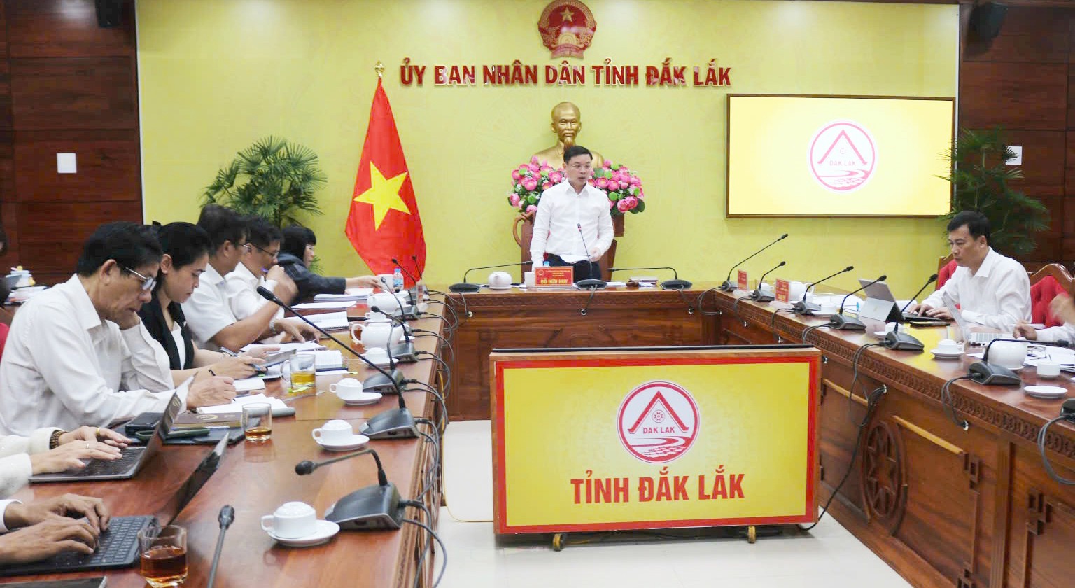 ct-huy-1792659626.jpg