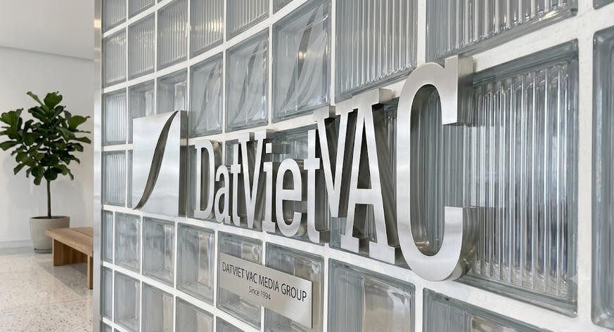 dv-1792679452.jpg
