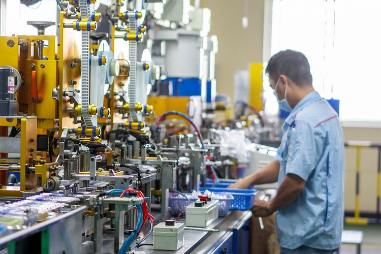 Tín dụng ngân hàng tiếp tục là nguồn lực quan trọng hỗ trợ doanh nghiệp nhỏ và vừa tại TP.HCM duy trì hoạt động, mở rộng sản xuất, kinh doanh. (Ảnh minh hoạ)