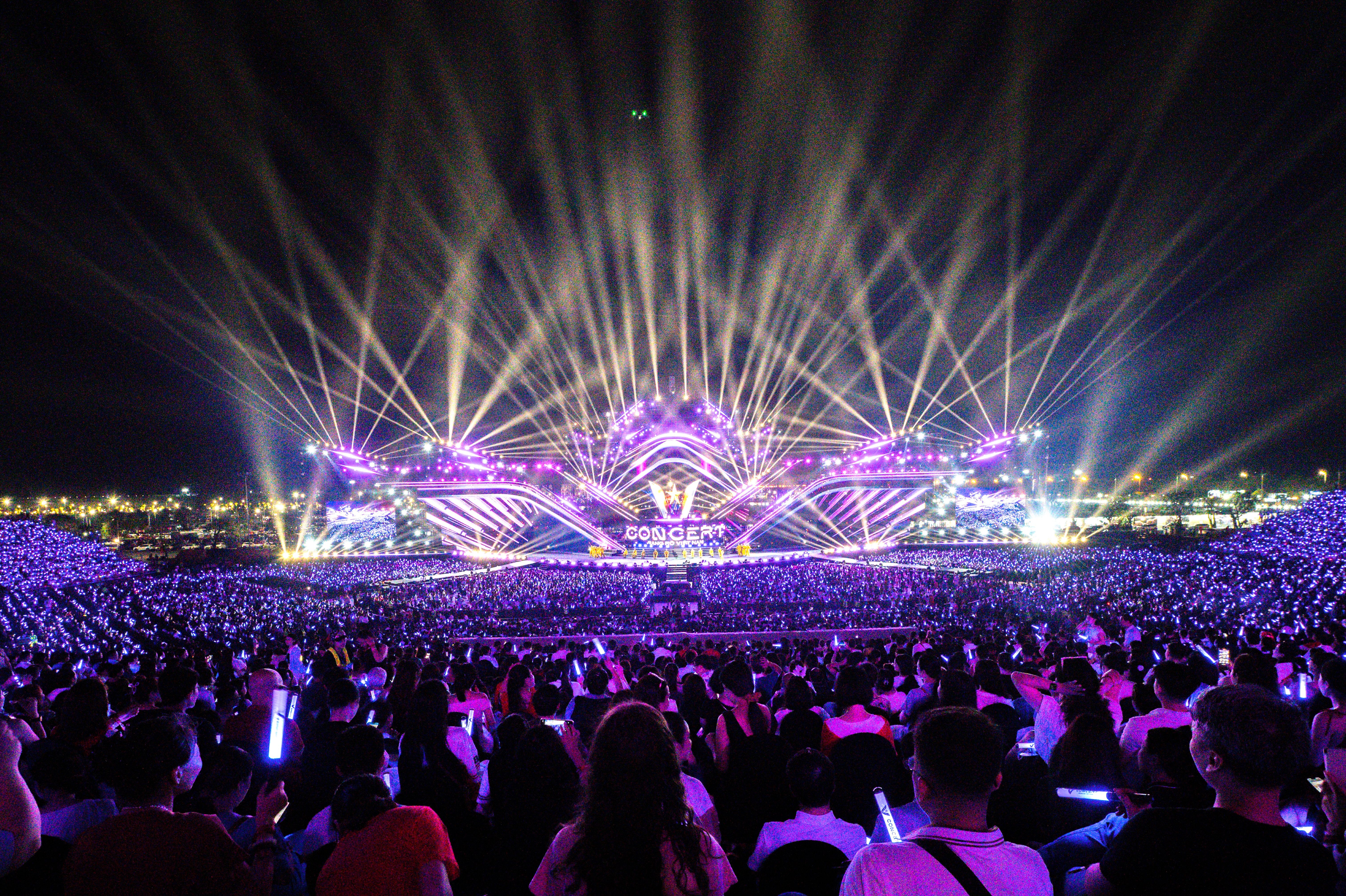 concert-1792924086.jpg