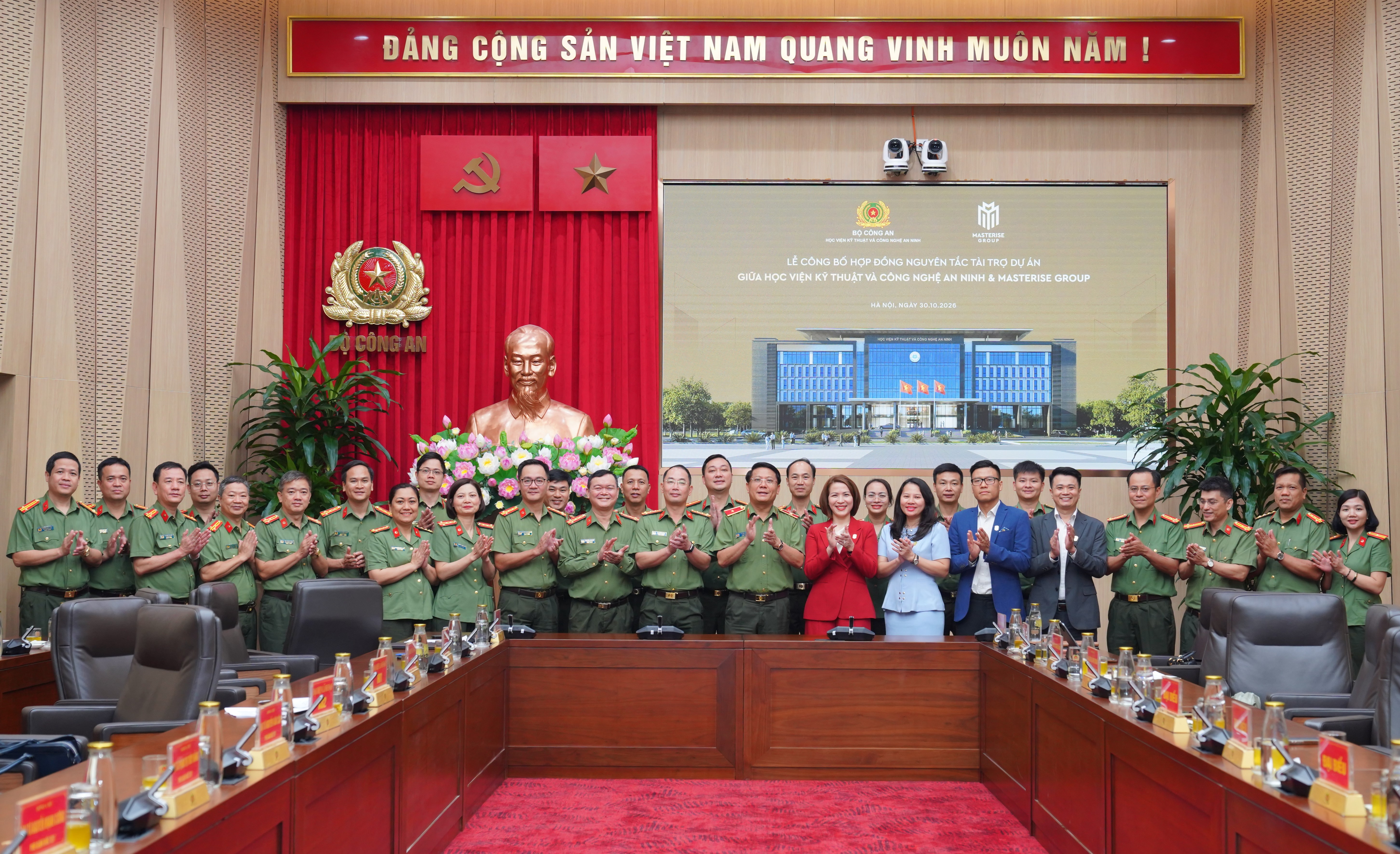 masterise-group-dong-hanh-cung-hoc-vien-ky-thuat-va-cong-nghe-an-ninh-gop-suc-phat-trien-nguon-nhan-luc-tinh-nhue-cho-dat-nuoc-1793357043.JPG