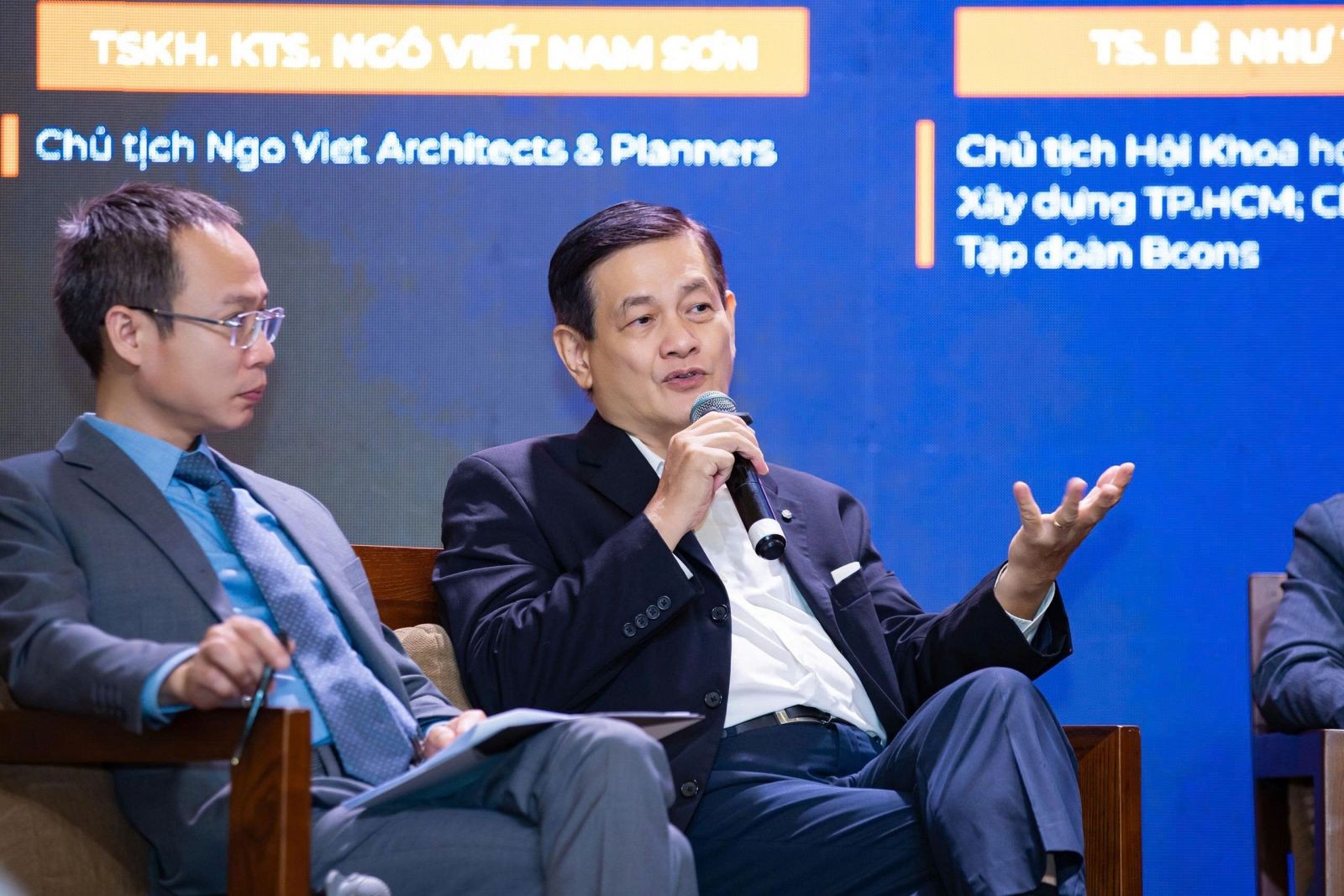 TSKH. KTS. Ngô Viết Nam Sơn, Chủ tịch Ngo Viet Architects & Planners phát biểu tại Diễn đàn. 
