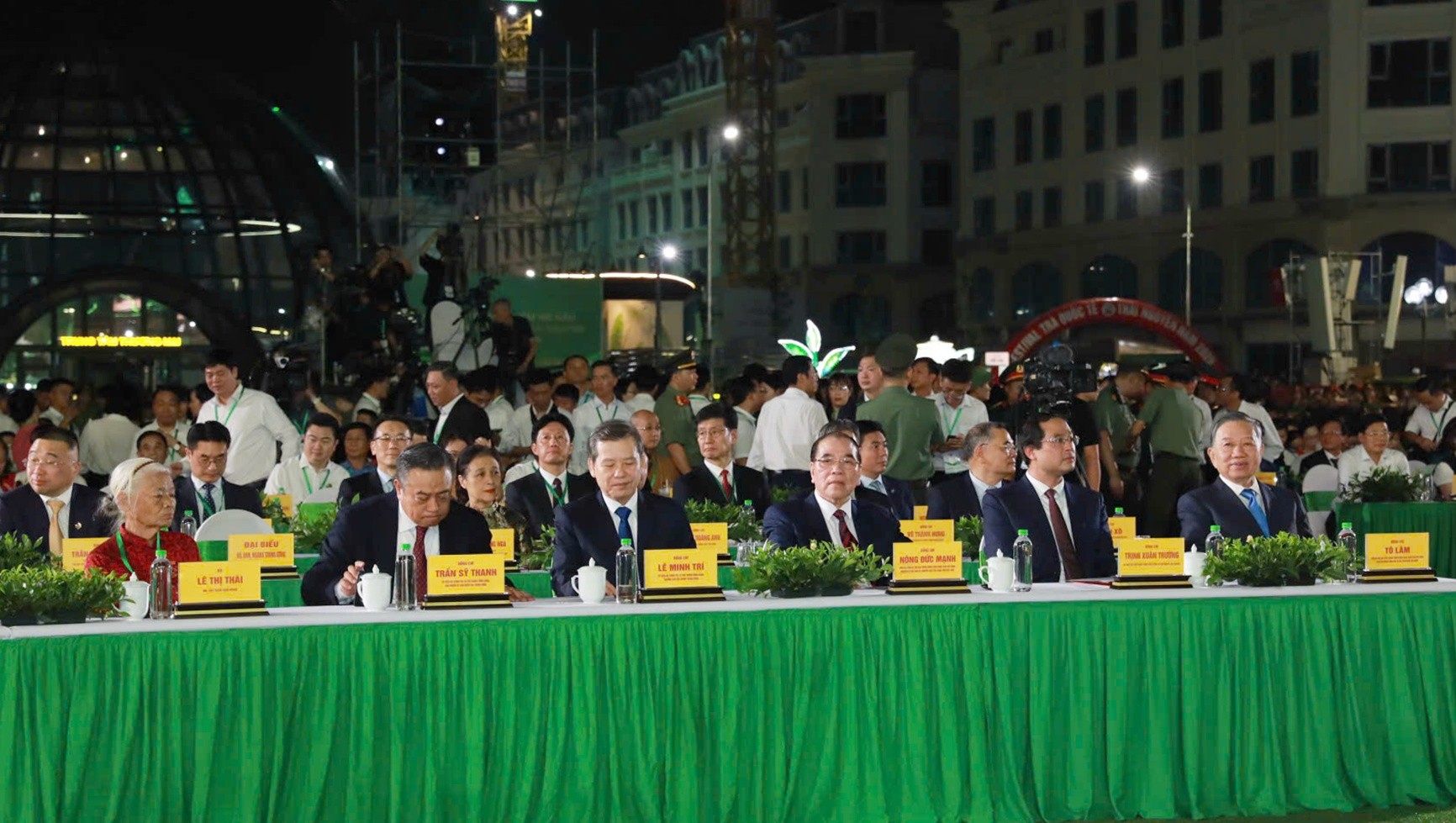 tahis-nguyen-1-1793401277.jpg