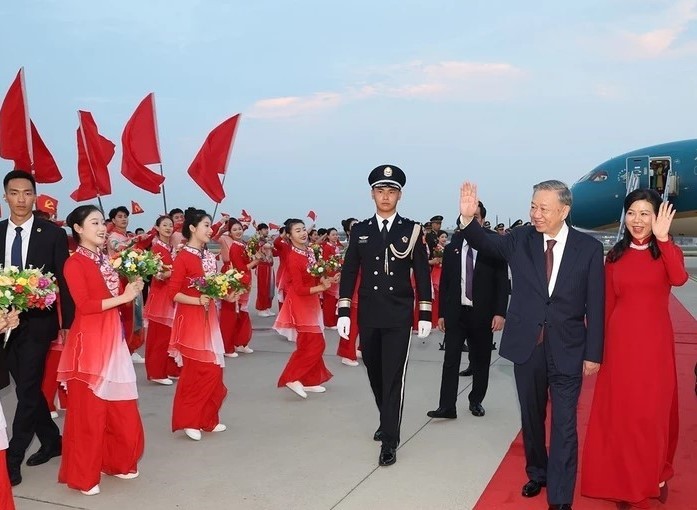 Tổng Bí thư, Chủ tịch nước Tô Lâm gặp gỡ cộng đồng người Việt Nam tại Trung Quốc