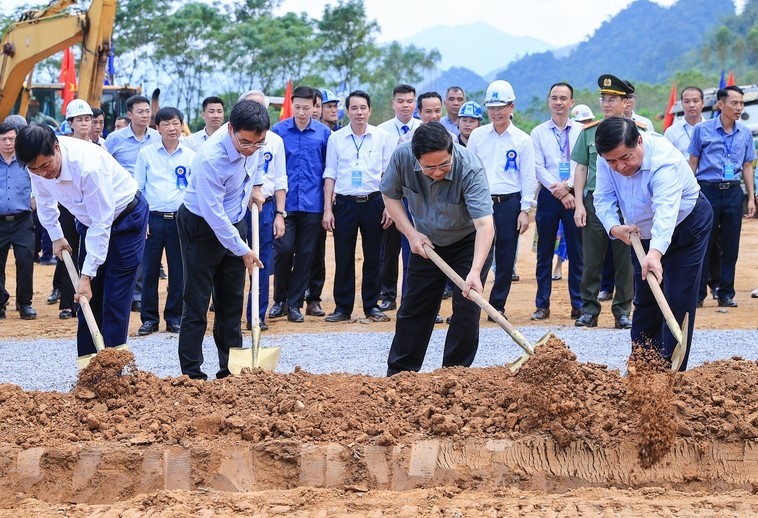 Thủ tướng phát lệnh khởi công tuyến cao tốc Hòa Bình - Mộc Châu có tổng mức đầu tư gần 10.000 tỷ đồng