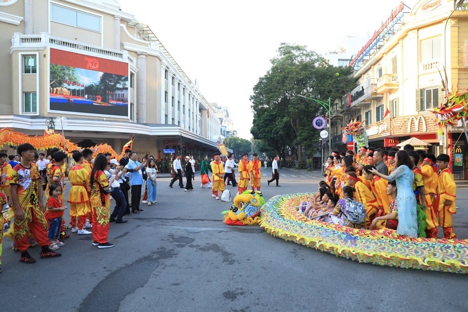 Hùng tráng “Ngày hội Văn hóa vì hòa bình” chào mừng kỷ niệm 70 năm Ngày Giải phóng Thủ đô với 10.000 người tham gia trình diễn